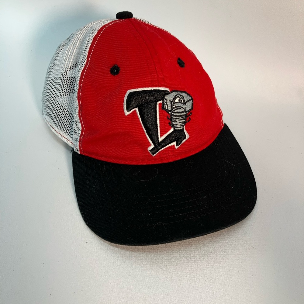 Lansing lug nuts hat